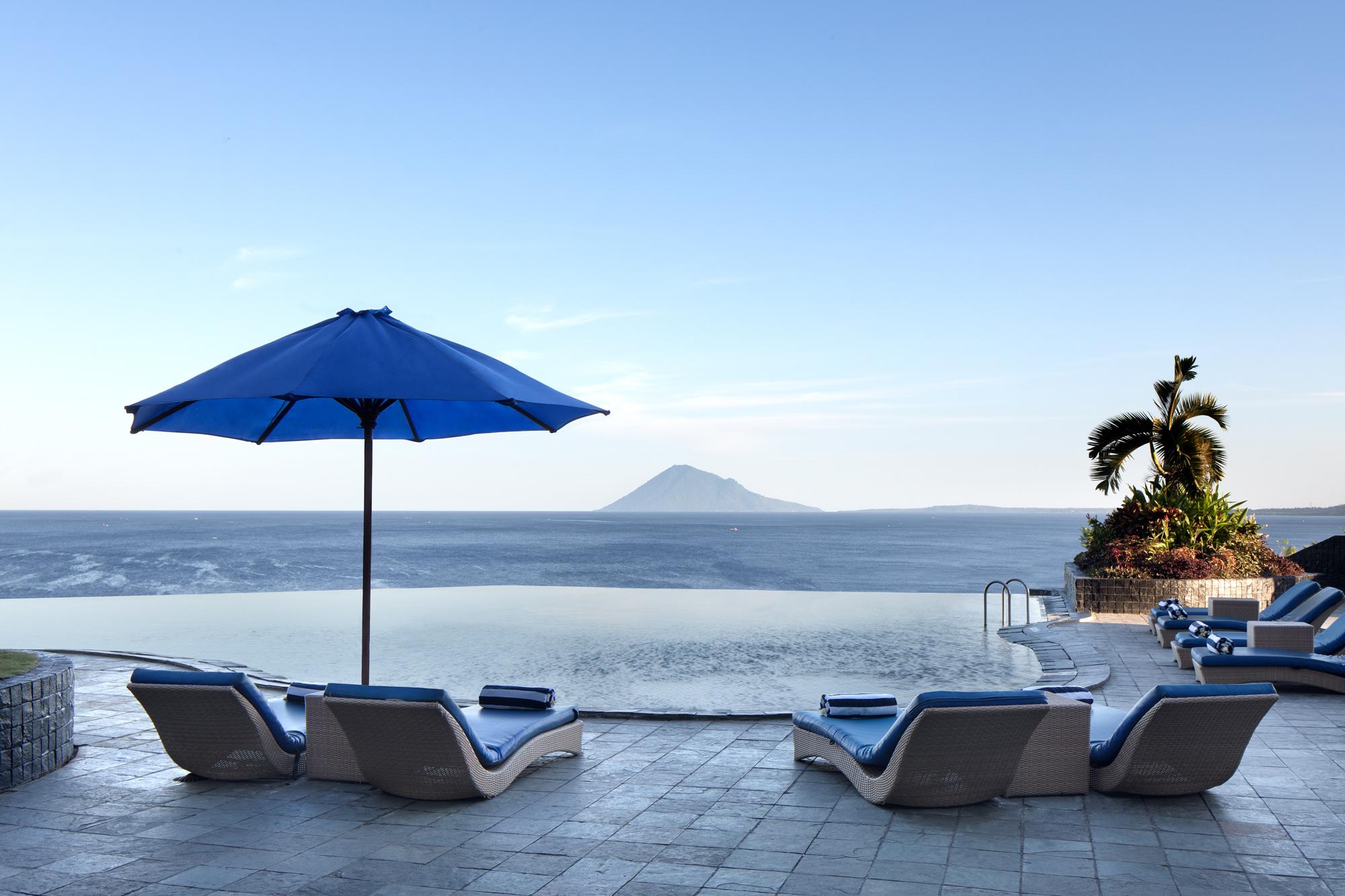 Aryaduta Manado Exterior photo