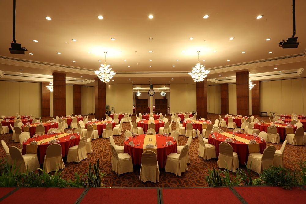 Aryaduta Manado Exterior photo